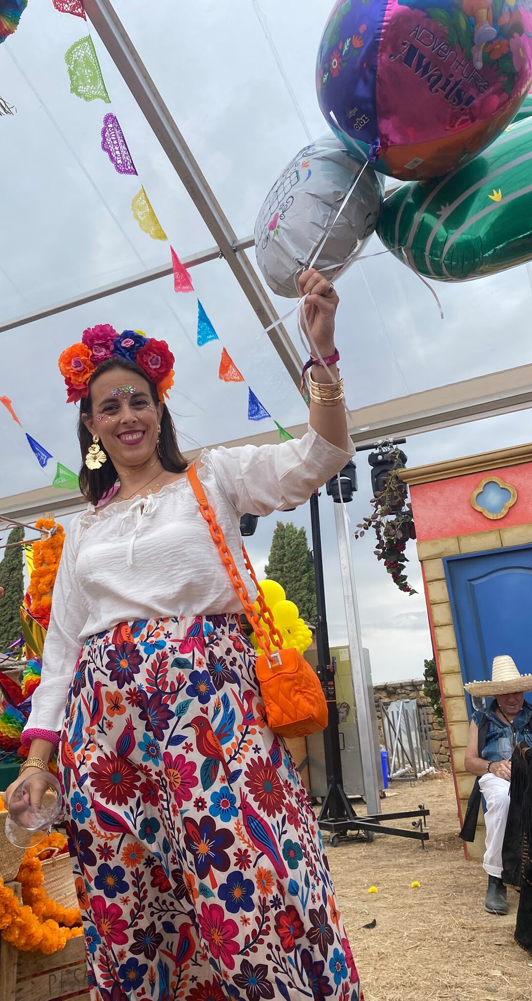Yo en el Vintae Wine Fest, con corona de flores, en la fiesta mexicana